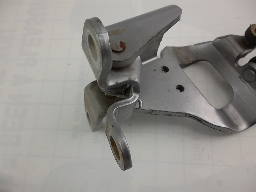 2011-2019 Toyota Sienna Slide Door Center Hinge Driver 68390-08040