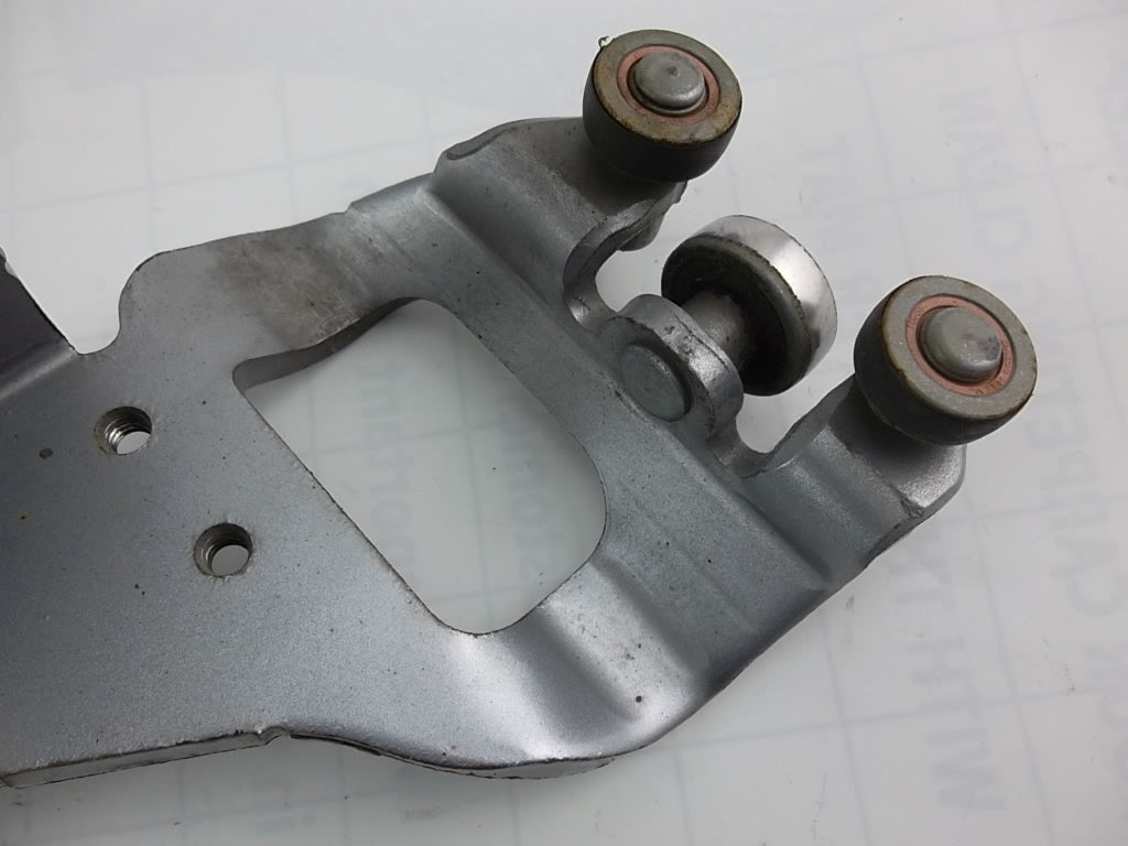 2011-2019 Toyota Sienna Slide Door Center Hinge Driver 68390-08040