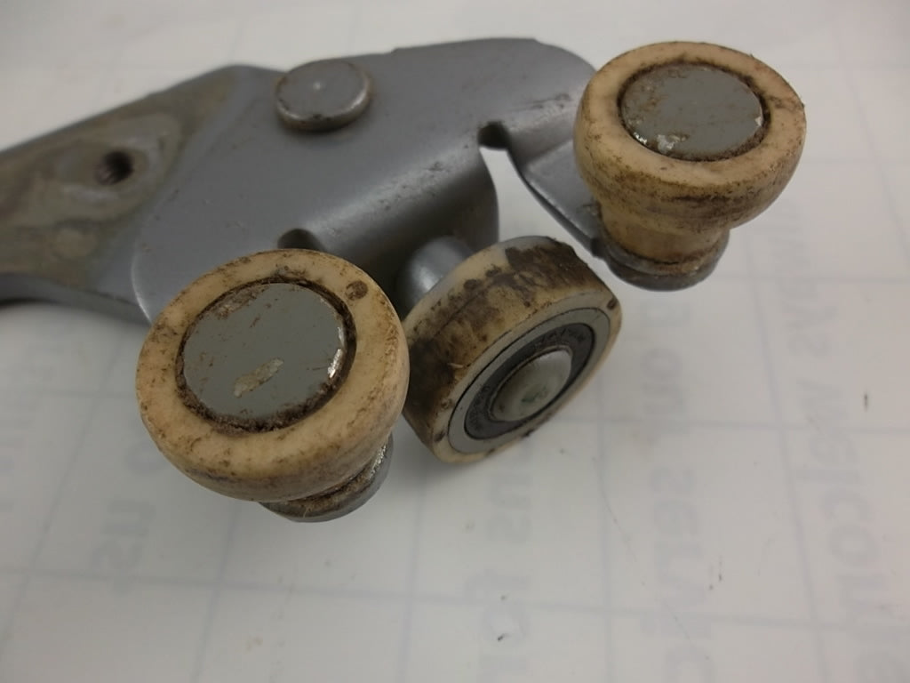 Slide Door Roller Lower Driver 68360-08031 Toyota Sienna 2011-2020