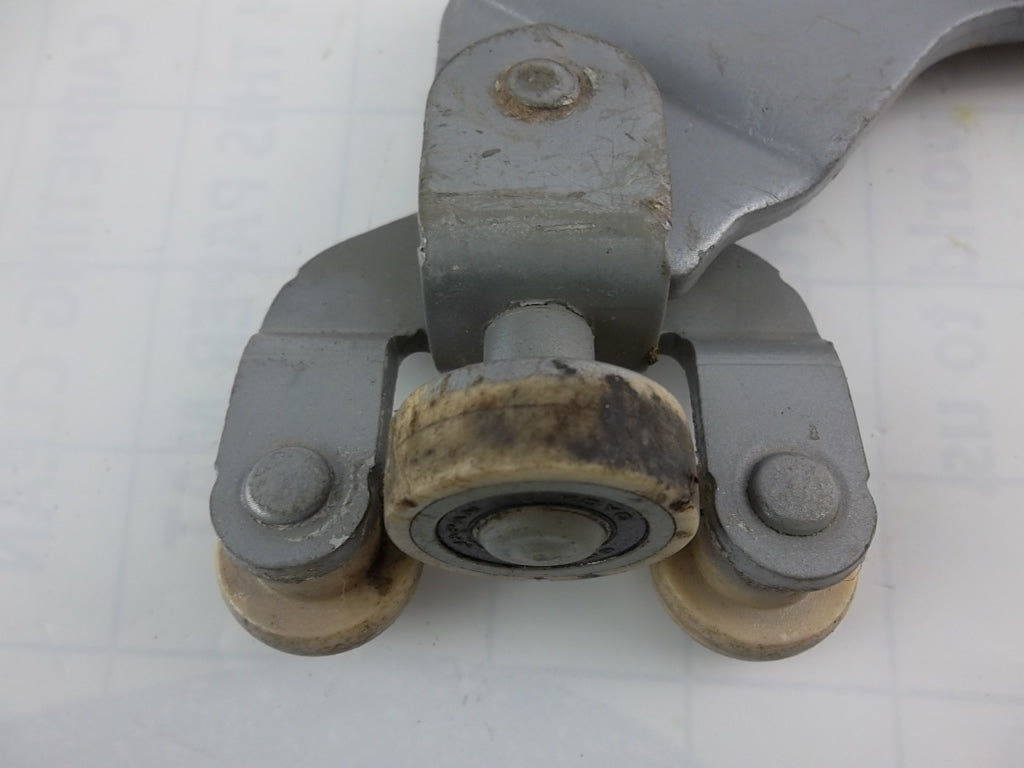 Slide Door Roller Lower Driver 68360-08031 Toyota Sienna 2011-2020