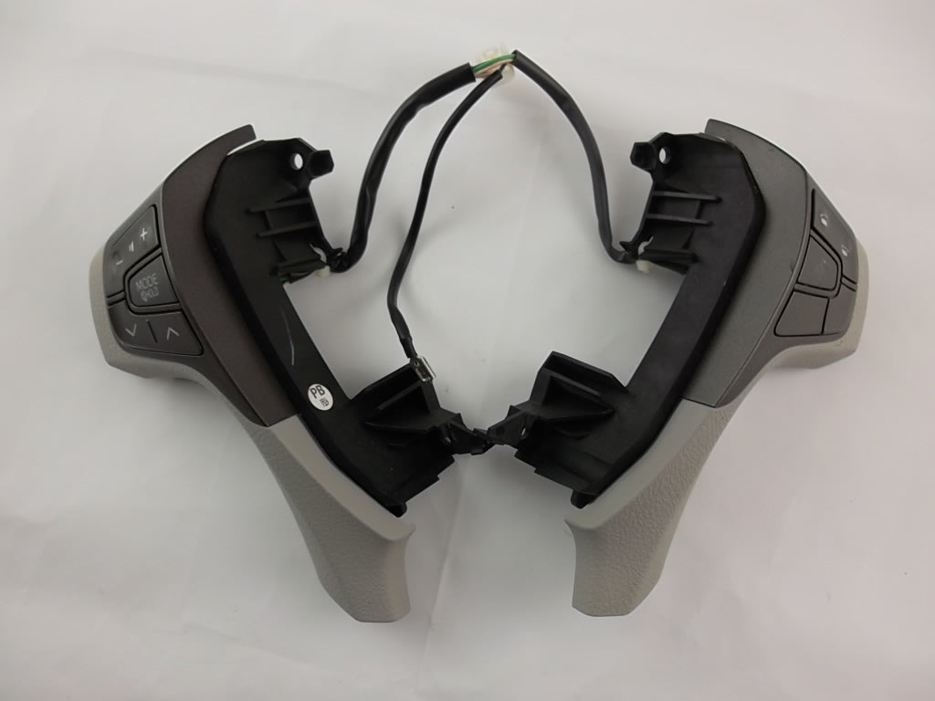 2011- 2014 Toyota Sienna Steering Audio Cruise Control Switch Assembly 84250-08050
