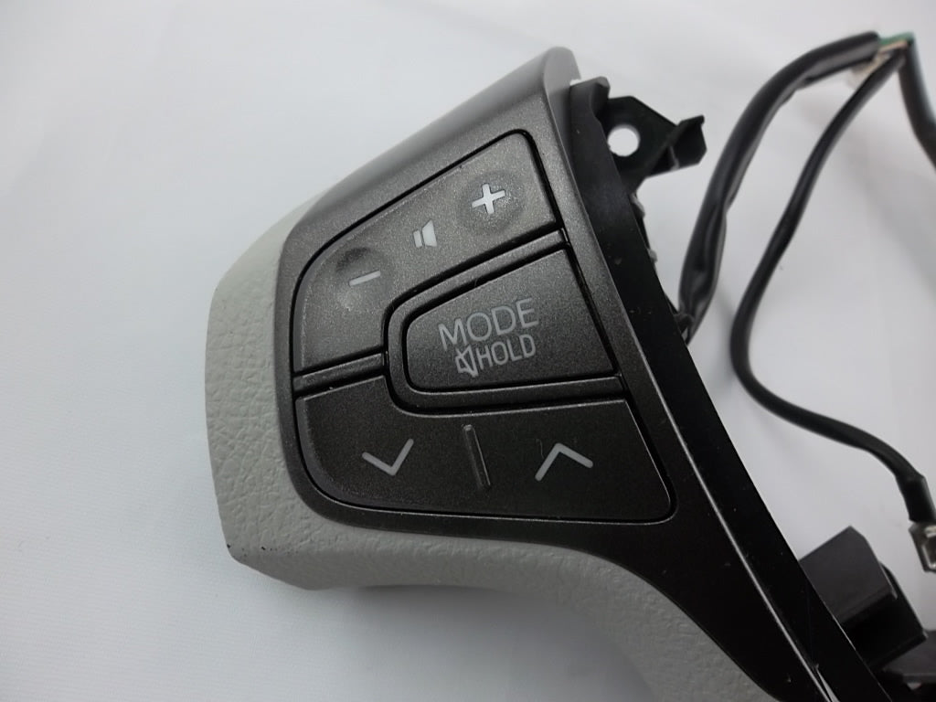 2011- 2014 Toyota Sienna Steering Audio Cruise Control Switch Assembly 84250-08050