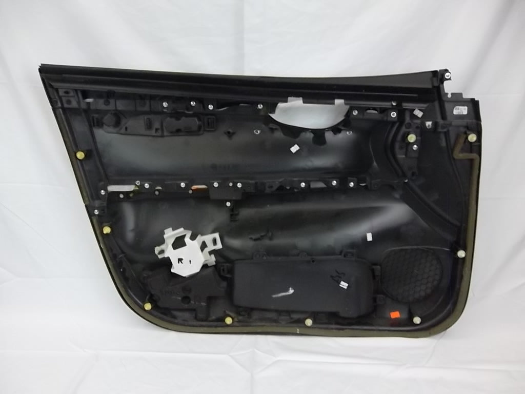 2015-2019 Nissan Sentra Front Door Trim Panel Passenger 80900-4AF5A