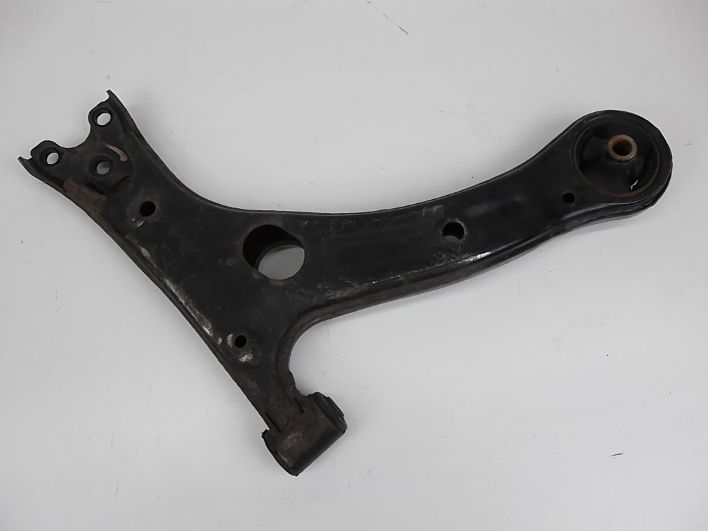 2014-2019 Toyota Corolla Front Lower Control Arm Driver 48069-02300