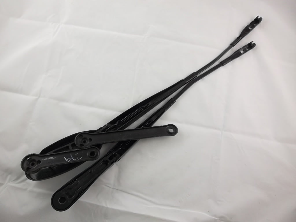 2020-2023 Mercedes Benz GLB250 Windshield Wiper Arm Set Front 247 820 13 01