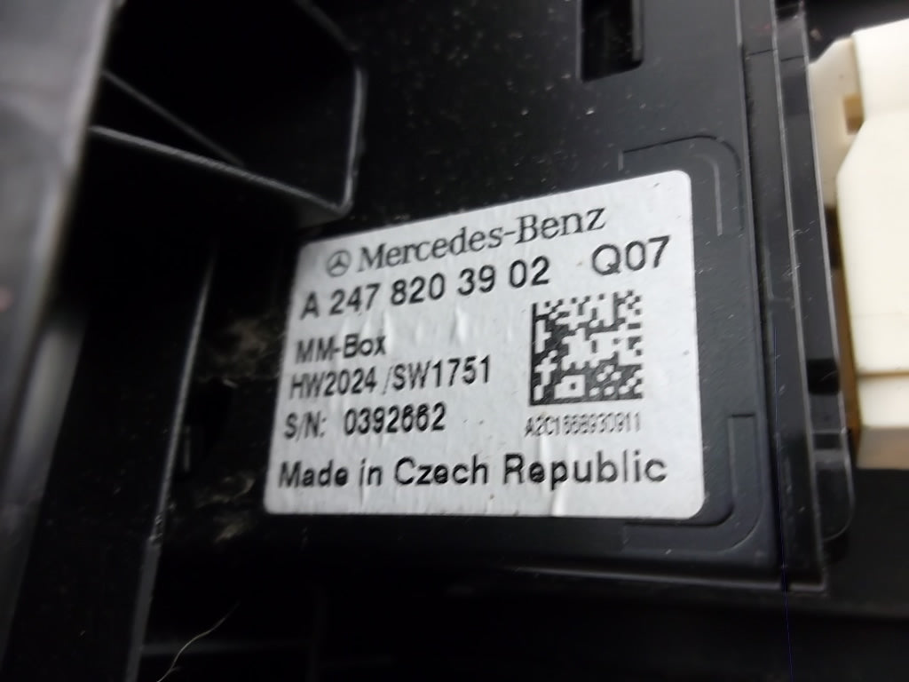2020-2023 Mercedes Benz GLB250 Center Console USB Charger Port 247 820 39 02