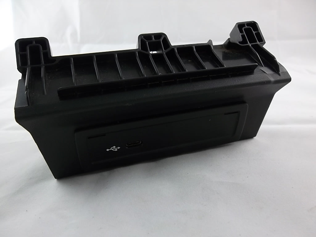 2020-2023 Mercedes Benz GLB250 Center Console USB Charger Port 247 820 39 02