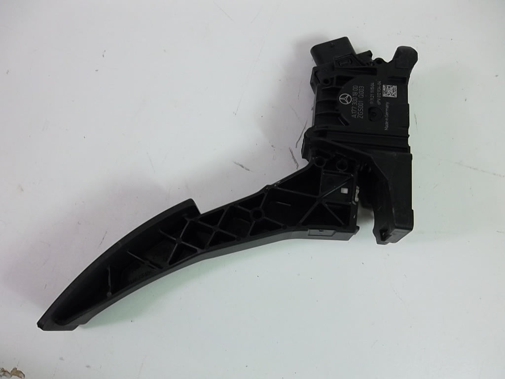 2020-2023 Mercedes Benz GLB250 Accelerator Throttle Pedal 177 300 18 00