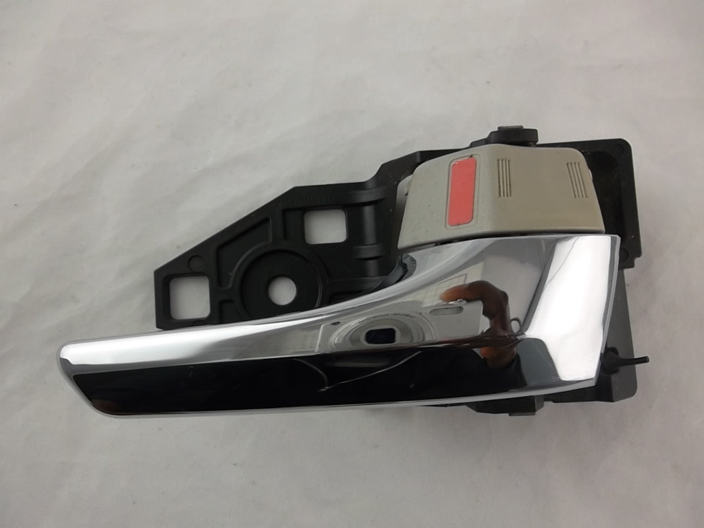 2011-2020 Toyota Sienna Door Handle Inner Passenger 69205-0T010