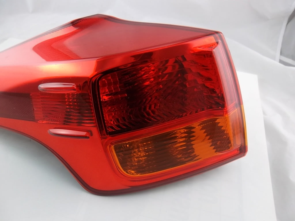 2013-2015 Toyota RAV4 Tail light lamp Driver 81560-0R030