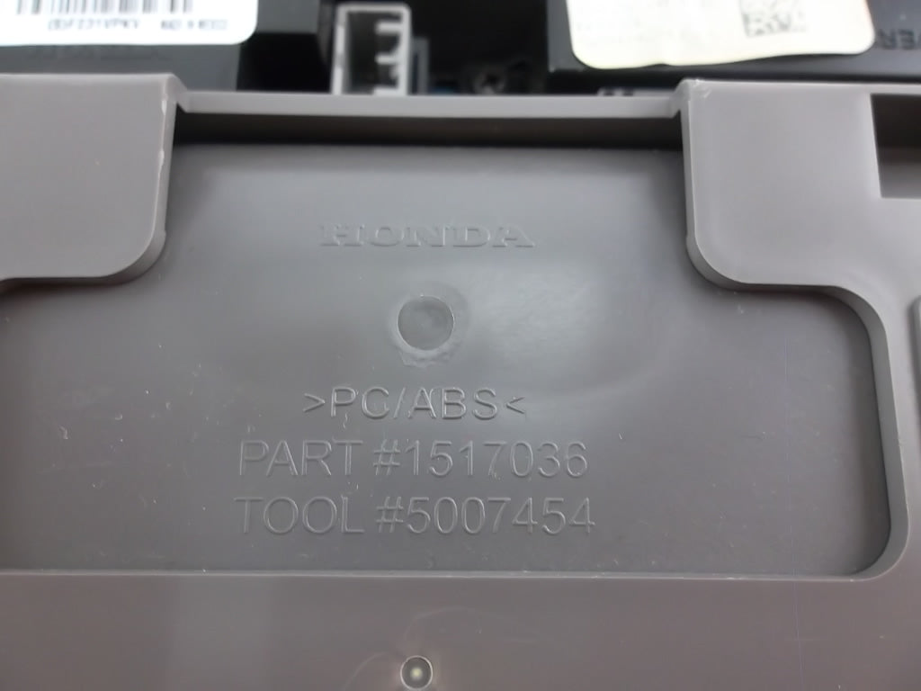 2009-2015 Honda Pilot Overhead Console w/Sunroof Switch 83250-SZA-A01