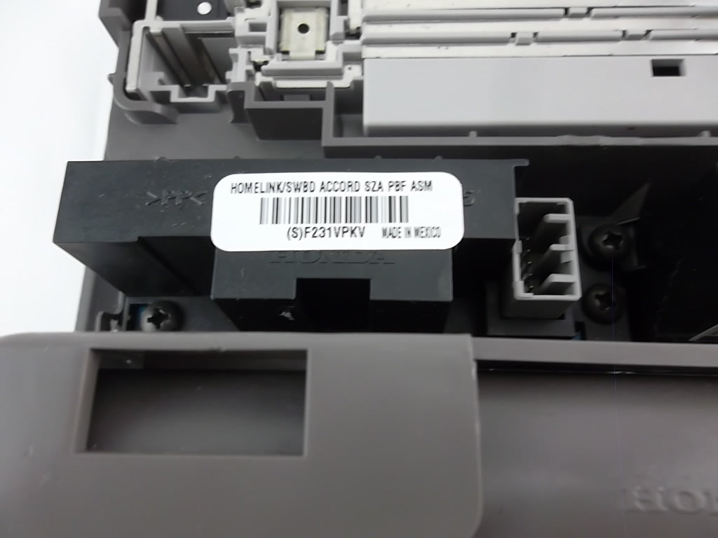 2009-2015 Honda Pilot Overhead Console w/Sunroof Switch 83250-SZA-A01