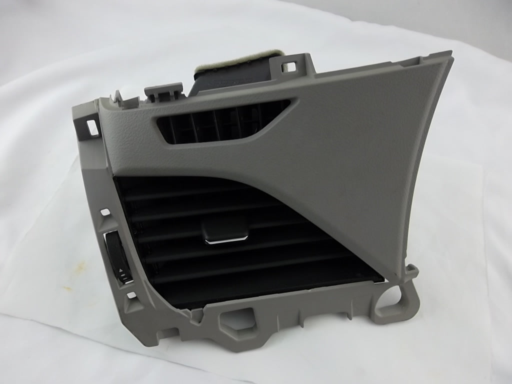 2015-2020 Toyota Sienna Dash Air Vent Driver 55650-08060