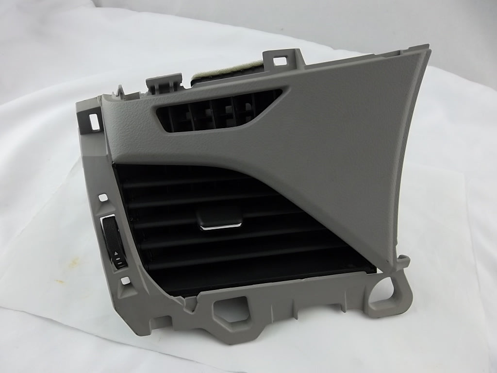 2015-2020 Toyota Sienna Dash Air Vent Driver 55650-08060
