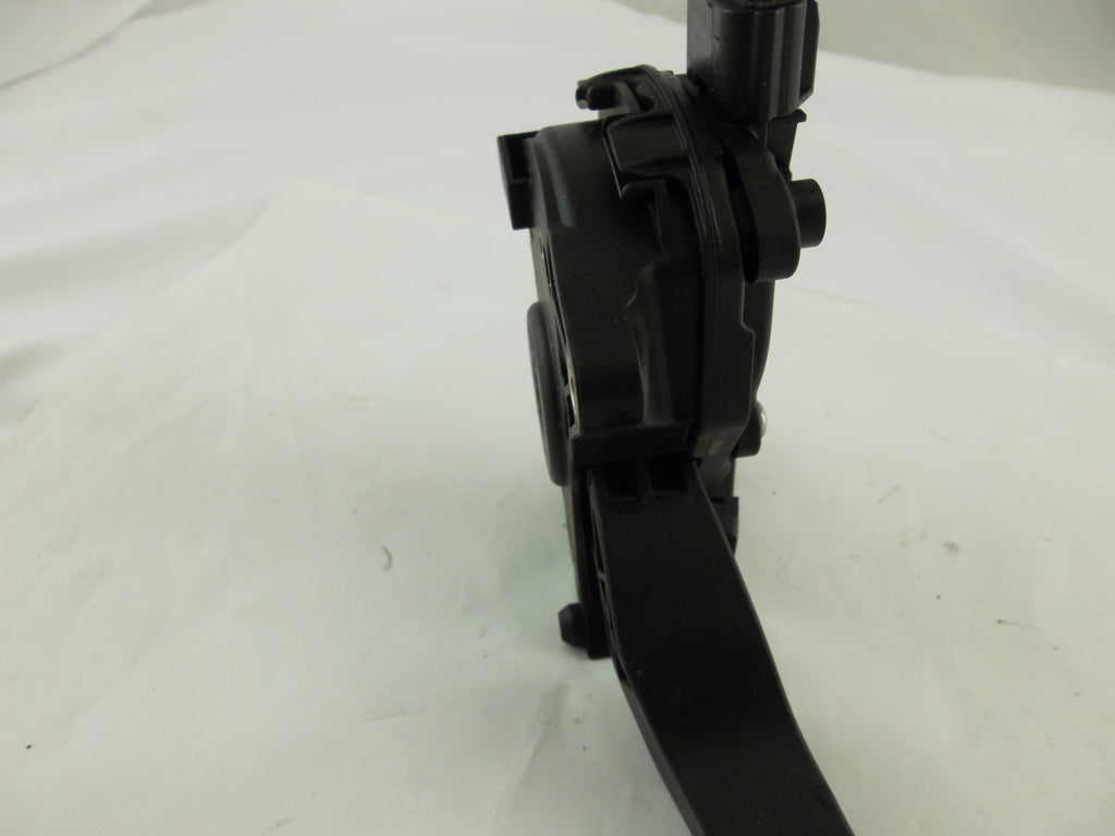 2014-2020 Nissan Rogue Accelerator Gas Pedal 18002-4BA0A
