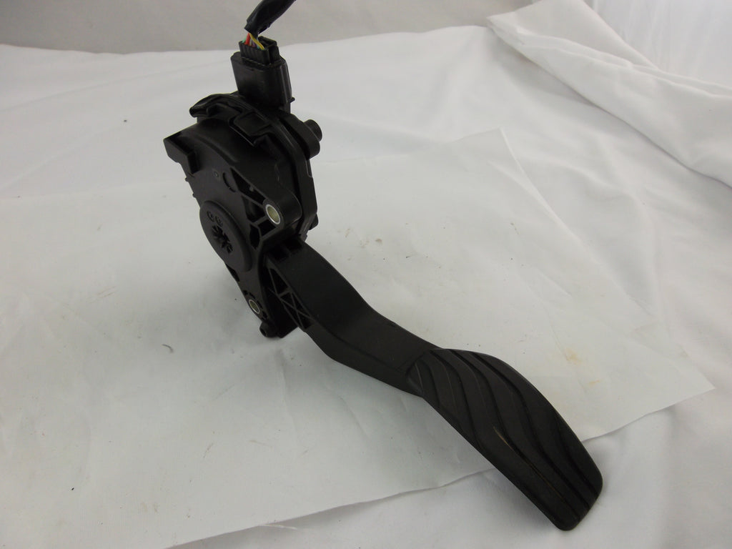 2014-2020 Nissan Rogue Accelerator Gas Pedal 18002-4BA0A