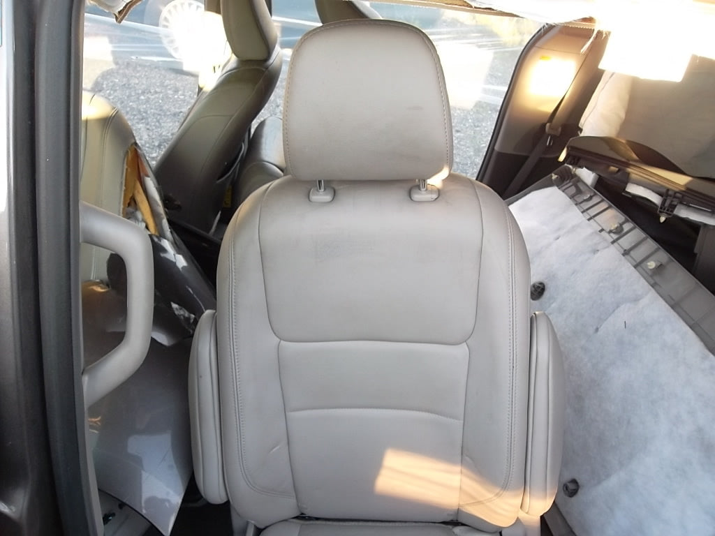 2015-2020 Toyota Sienna Rear Seat 2nd Row Leather Driver