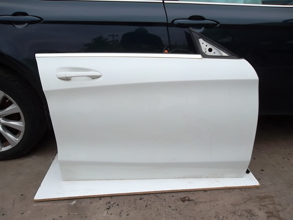 2014-2019 Mercedes CLA Class CLA250 Front Door Passenger WHITE