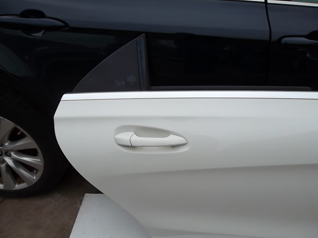 2014-2019 Mercedes CLA Class CLA250 Rear Door Driver WHITE
