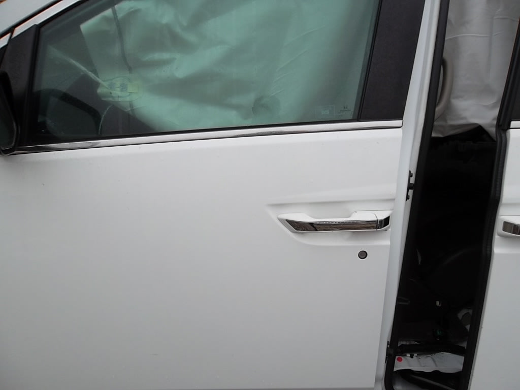 2011-2017 Honda Odyssey Front Door Driver White NH578