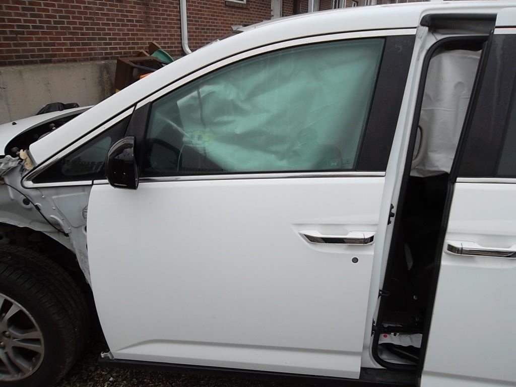 2011-2017 Honda Odyssey Front Door Driver White NH578