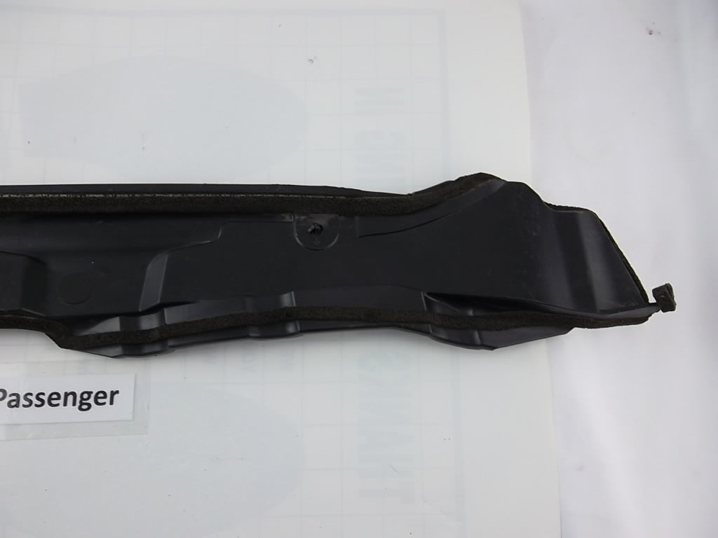 2010-2013 Toyota Highlander Front Fender Seal Passenger 53882-0E041