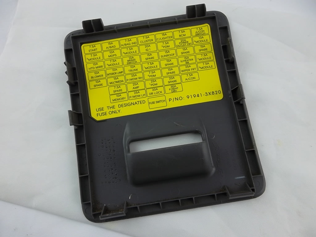 2011-2016 Hyundai Elantra Dash Fuse Box Cover 84752-SJ3Y0