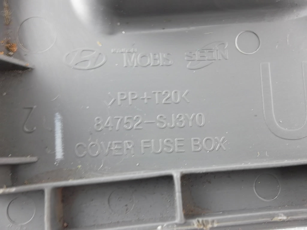 2011-2016 Hyundai Elantra Dash Fuse Box Cover 84752-SJ3Y0