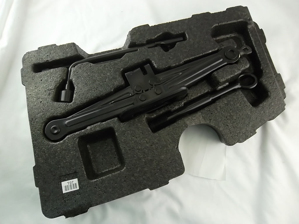 2013-2020 Hyundai Santa Fe Jack Assembly 09110-2W000