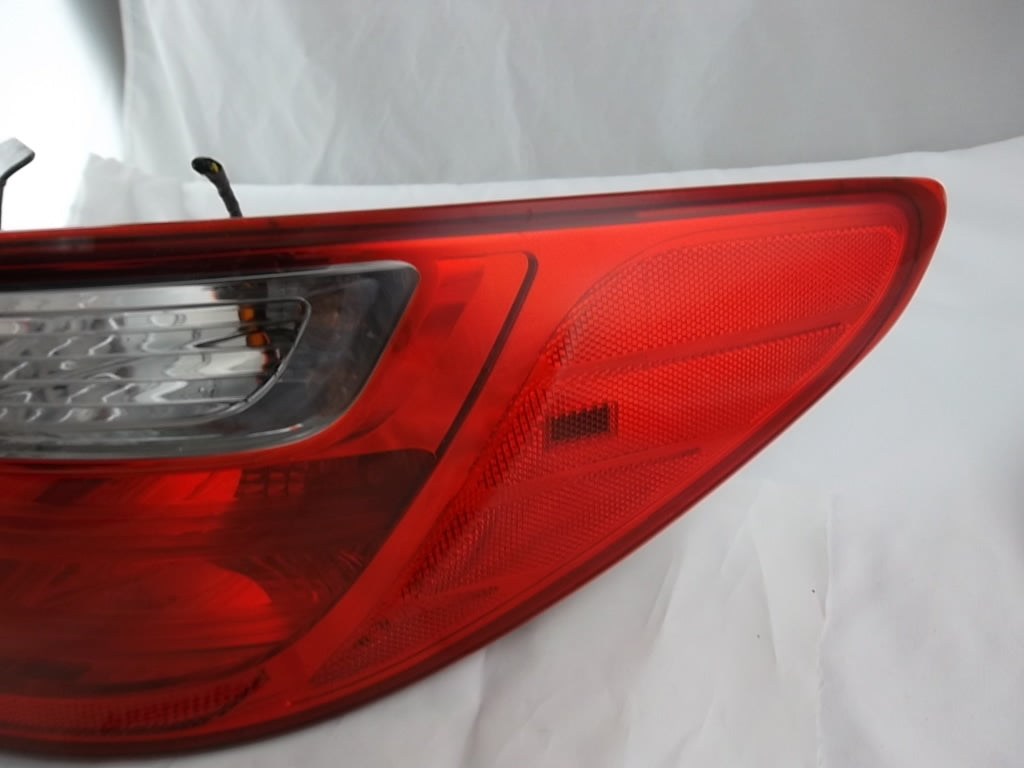2016-2019 Hyundai Santa Fe Lamp Assembly Tail Light Passenger  92402-B8530