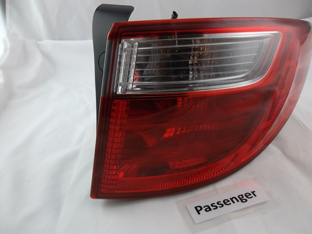 2016-2019 Hyundai Santa Fe Lamp Assembly Tail Light Passenger  92402-B8530