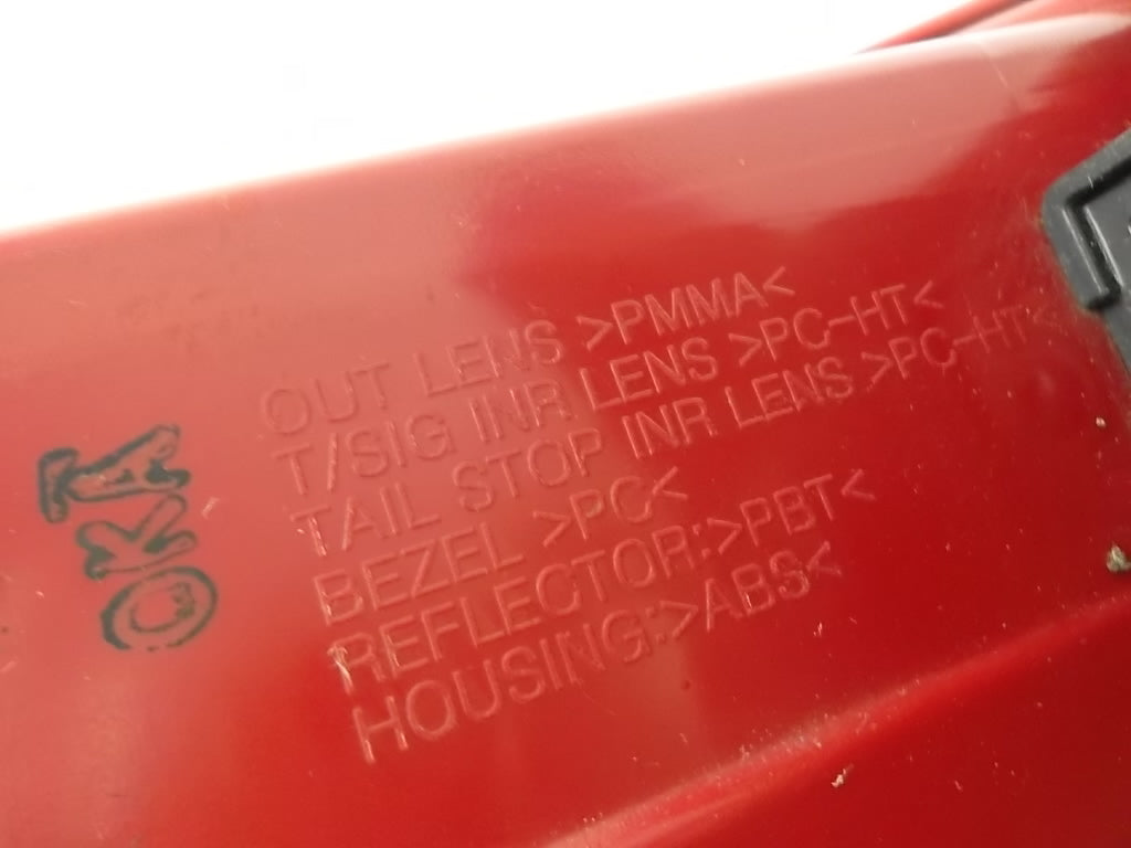 2016-2019 Hyundai Santa Fe Lamp Assembly Tail Light Passenger  92402-B8530