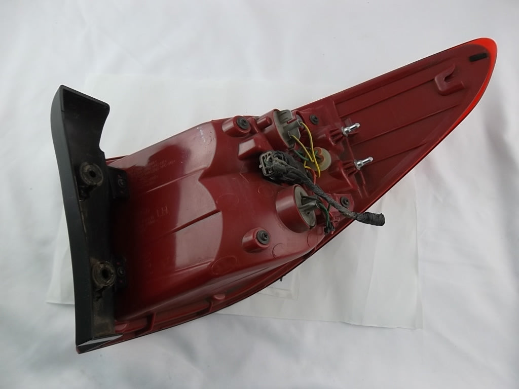 2016-2019 Hyundai Santa Fe Lamp Assembly Tail Light Driver 92401-B8530