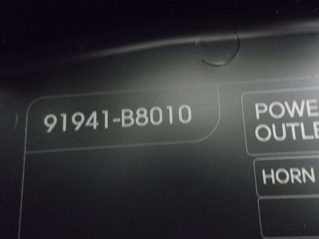 2013-2016 Hyundai Santa Fe Engine Fuse Box 91210-B8561