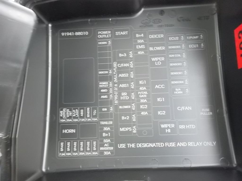 2013-2016 Hyundai Santa Fe Engine Fuse Box 91210-B8561