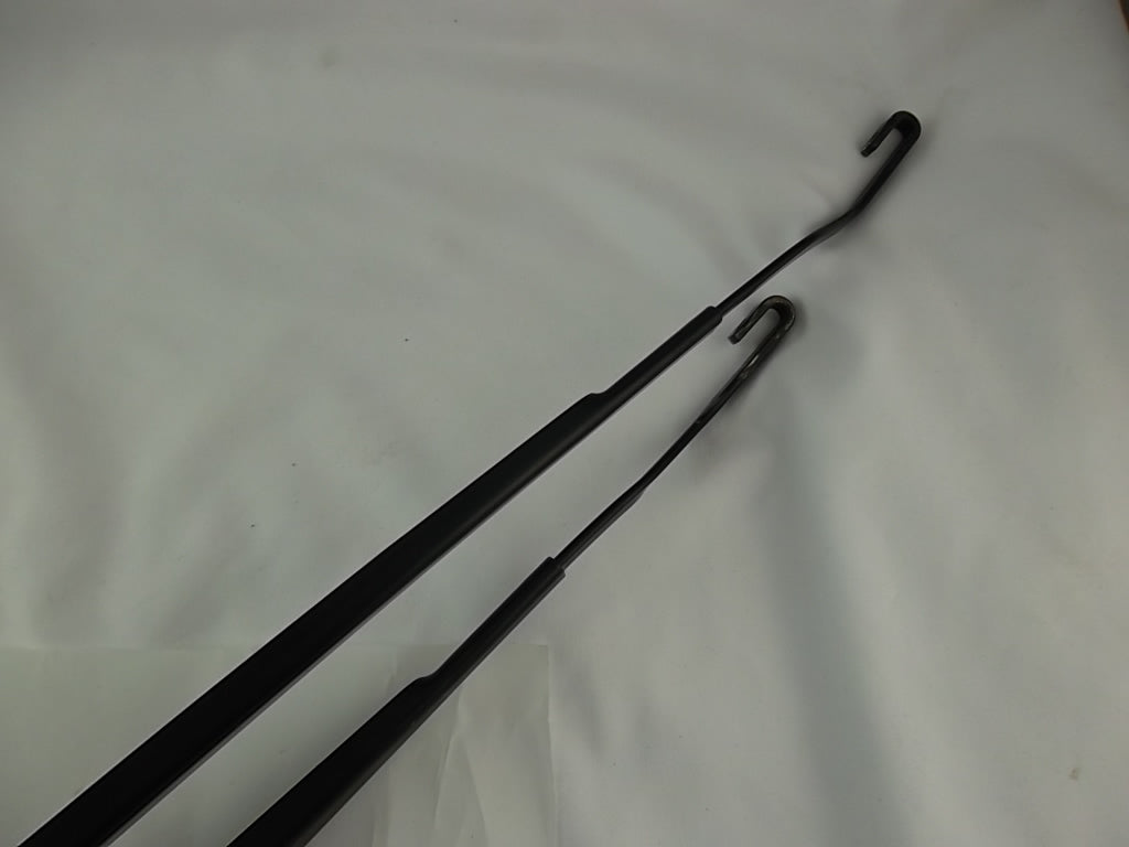 2013-2019 Hyundai Santa Fe Windshield Wiper Arm Assembly Set