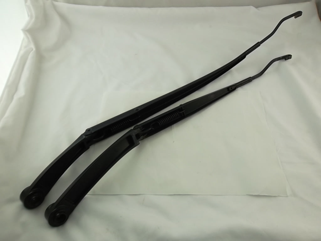2013-2019 Hyundai Santa Fe Windshield Wiper Arm Assembly Set