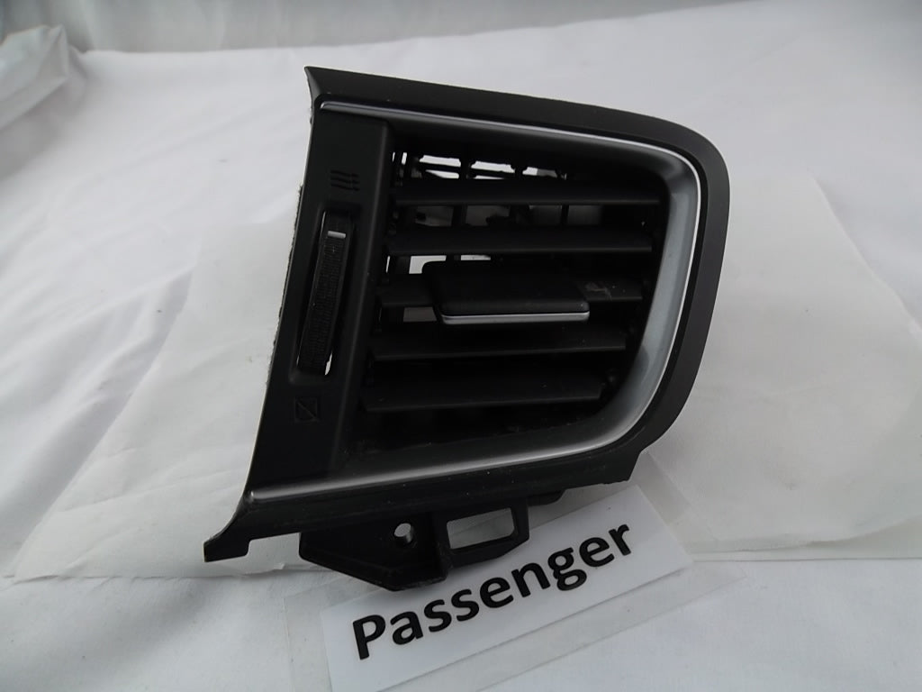 2017-2022 Honda CR-V Dash Panel Air Vent OUTER Passenger