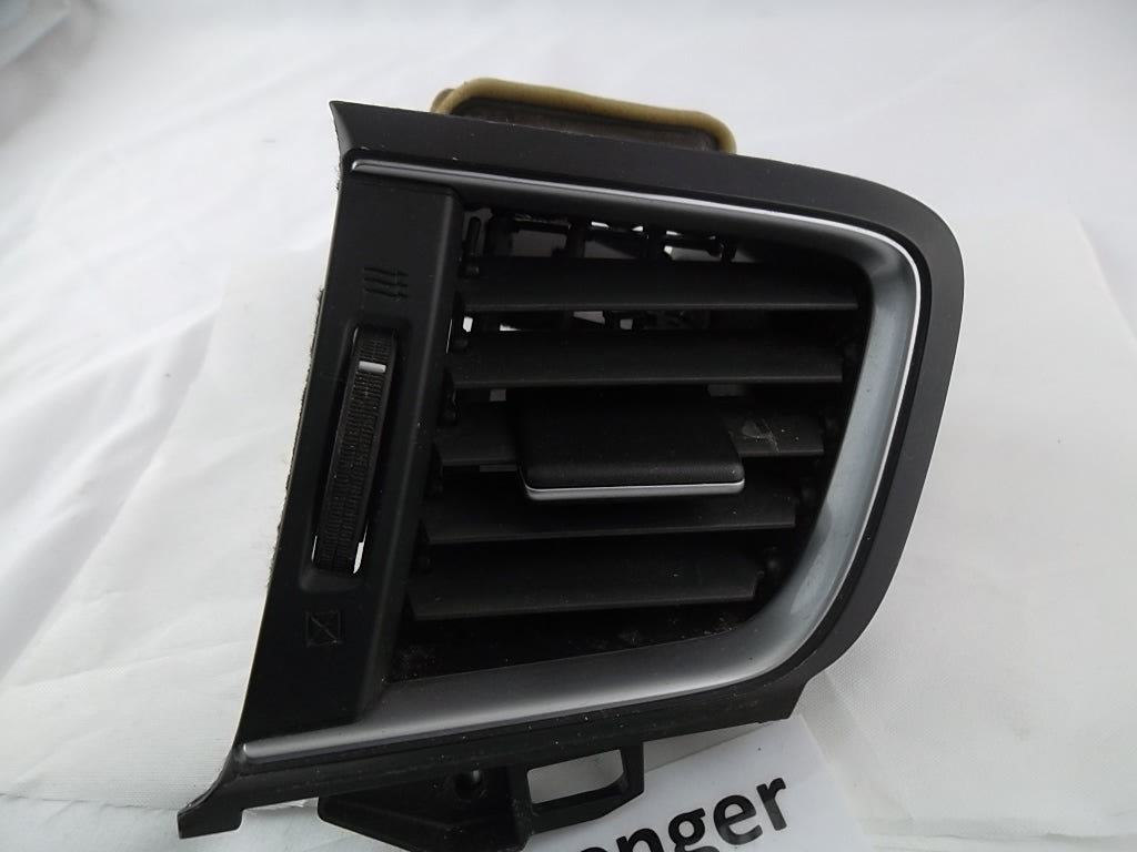 2017-2022 Honda CR-V Dash Panel Air Vent OUTER Passenger