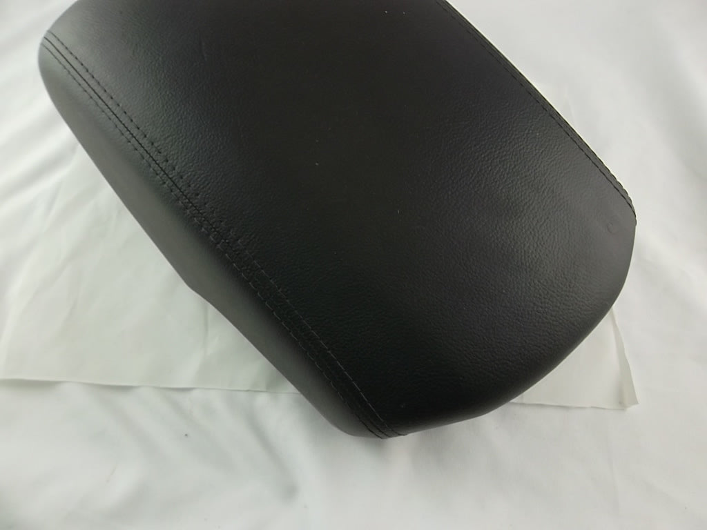 2016-2019 Hyundai Santa Fe Center Console Armrest 84660-B8500