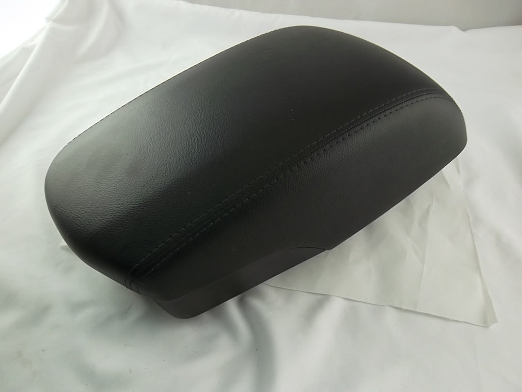 2016-2019 Hyundai Santa Fe Center Console Armrest 84660-B8500