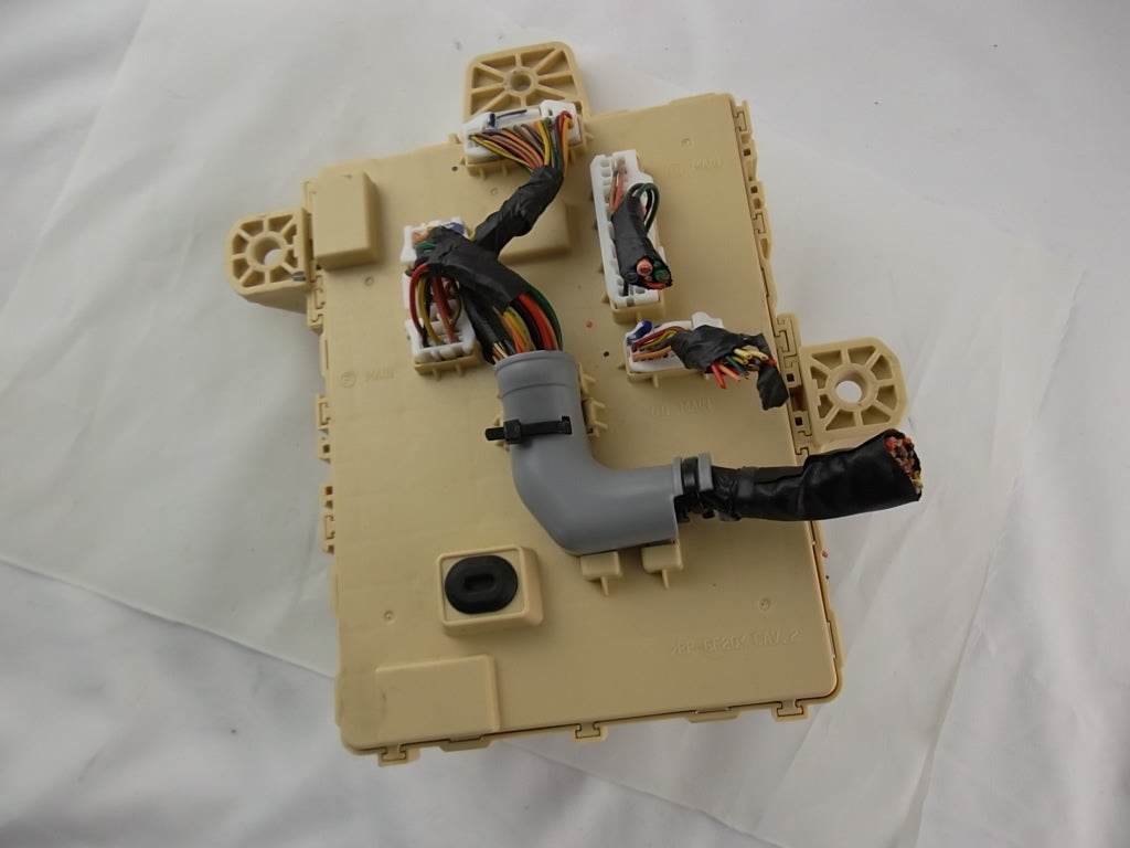 2013-2015 Hyundai Santa Fe Instrument Panel Junction Box Assembly 91950-B8521