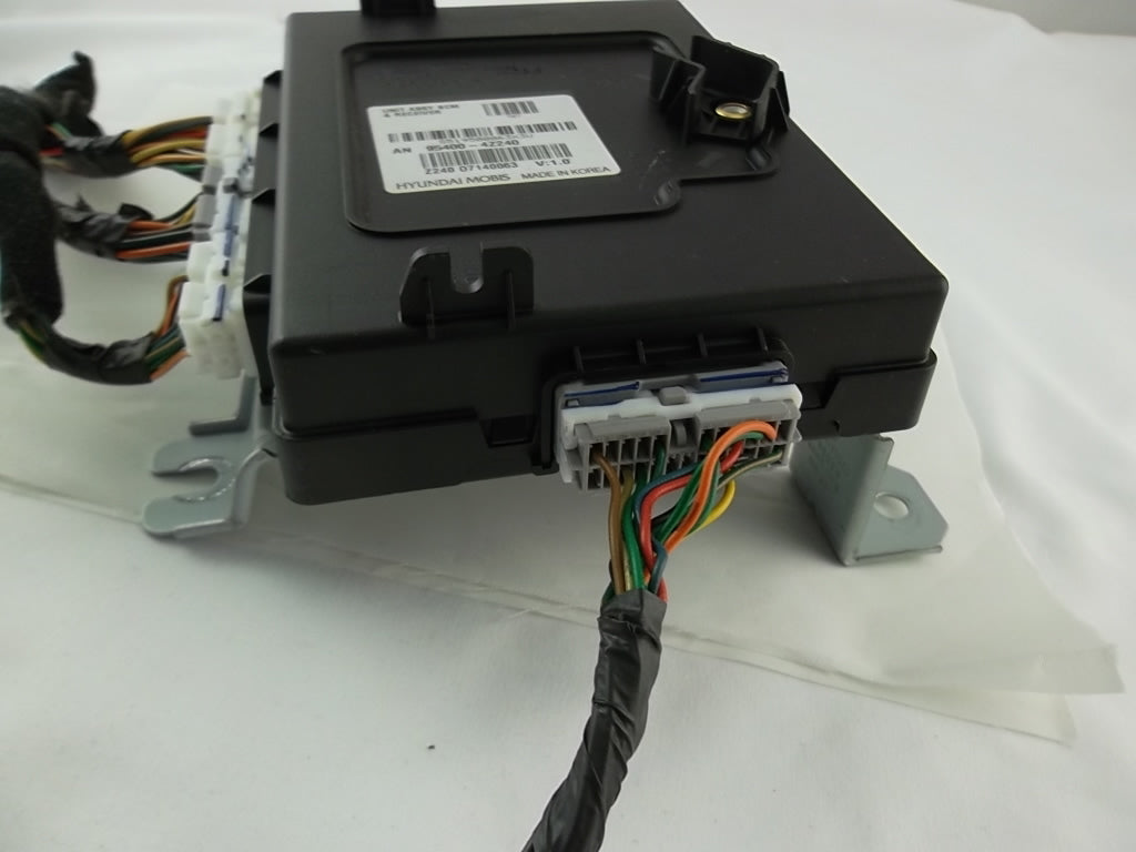 2013-2015 Hyundai Santa Fe Brake Control Module And Receiver Unit 95400-4Z240