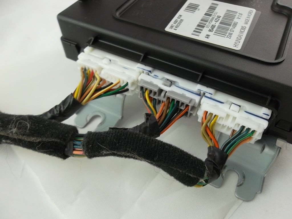2013-2015 Hyundai Santa Fe Brake Control Module And Receiver Unit 95400-4Z240