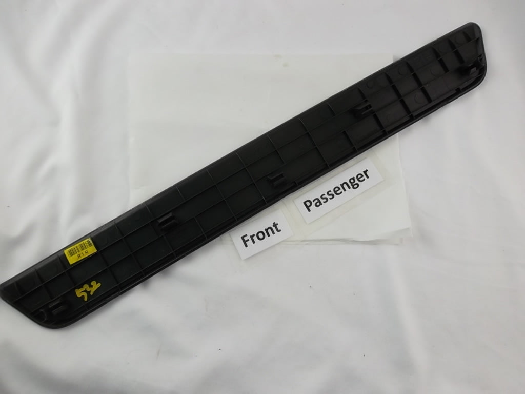 2013-2019 Hyundai Santa Fe Unit Trim Front Step Plate Passenger  85883-B8000