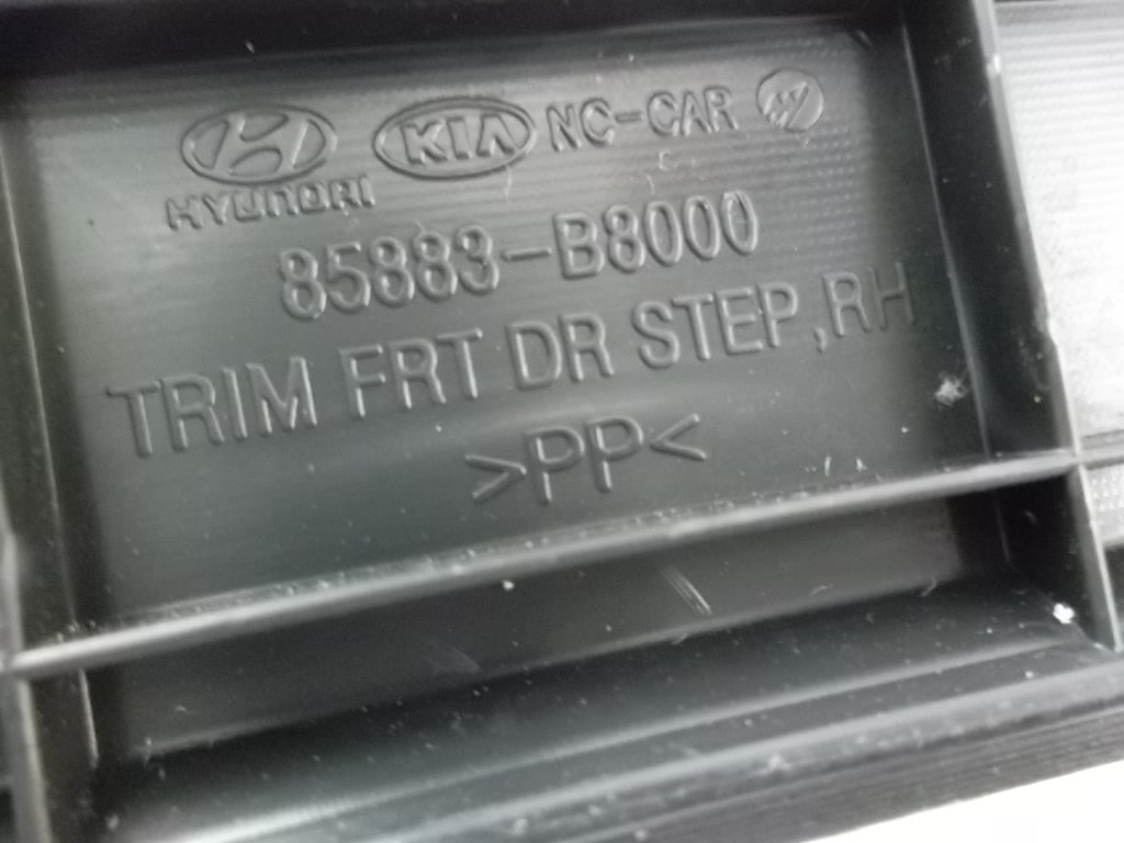 2013-2019 Hyundai Santa Fe Unit Trim Front Step Plate Passenger  85883-B8000