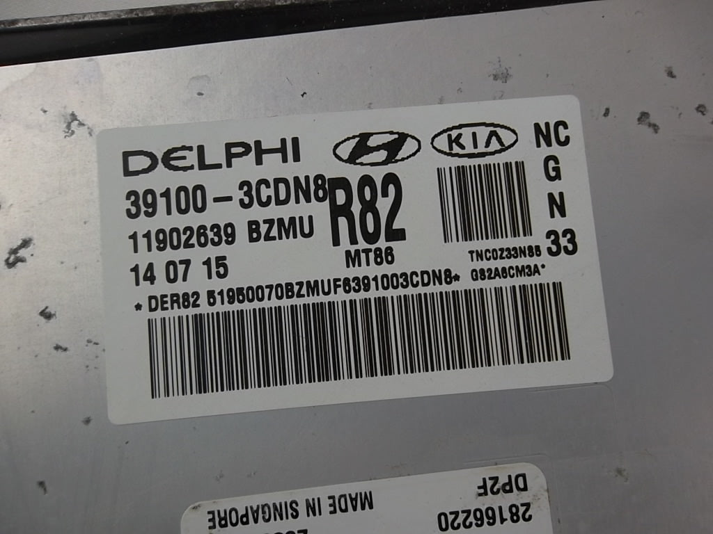 2013-2015 Hyundai Santa Fe ECU Engine Computer With Key 39100-3CDN8