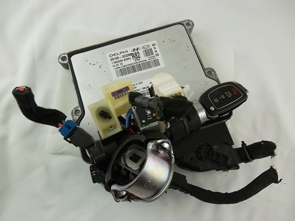 2013-2015 Hyundai Santa Fe ECU Engine Computer With Key 39100-3CDN8