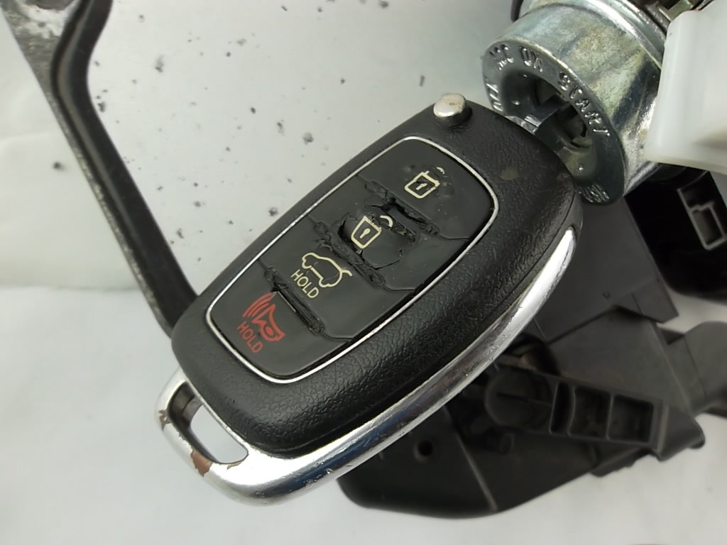 2013-2015 Hyundai Santa Fe ECU Engine Computer With Key 39100-3CDN8