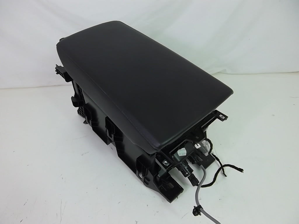 2018-2022 Honda Accord Sedan Center Console Storage Compartment Armrest 83450-TVA-A31